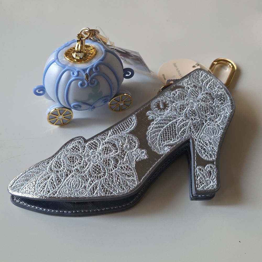 Bath & Body‎ Works Disney CINDERELLA  Shoe Pouch And Sanitizer Holder - Picture 2 of 15